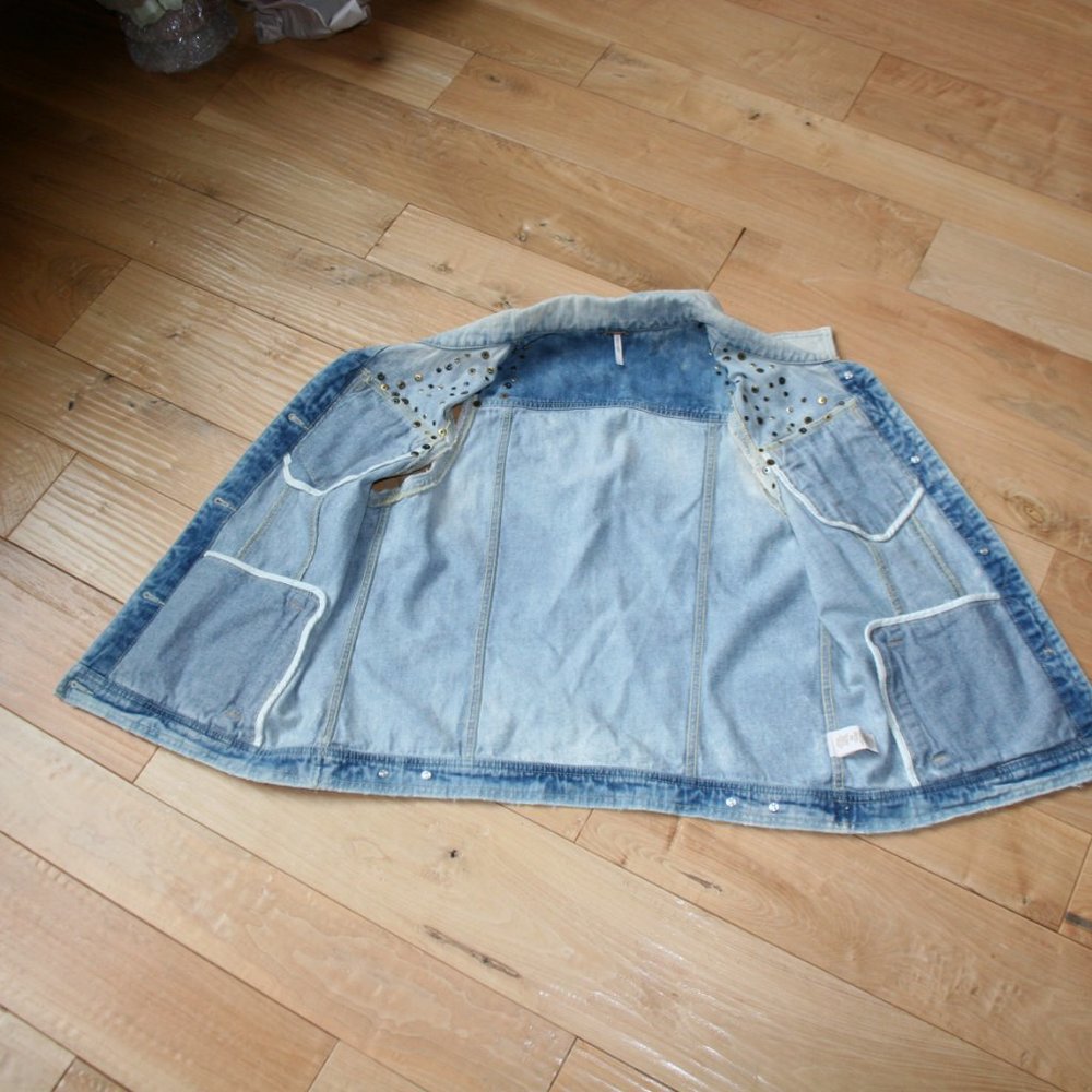 Free People Size LG Sleevless Studded Jean Jacket - Picture 6 of 11